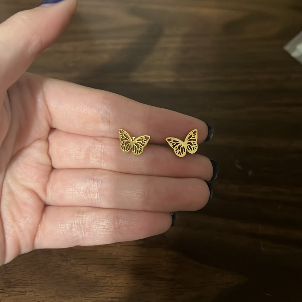 Gold plated stainless steel butterfly stud earrings - Picture 3 of 3
